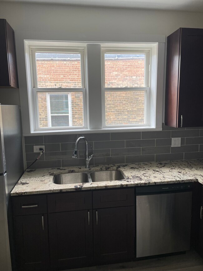 Foto del edificio - 3847 N Bernard St