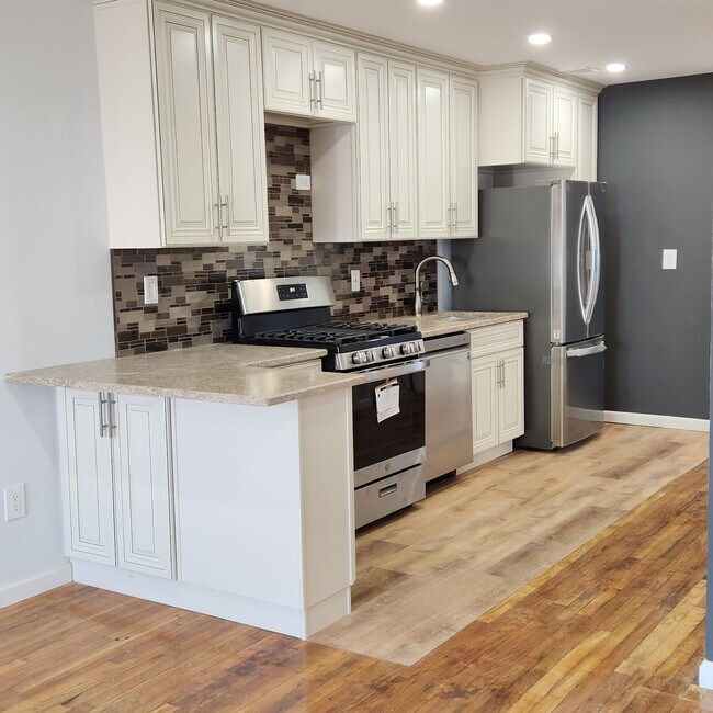 Renovated kitchen - 13624 220th Plz