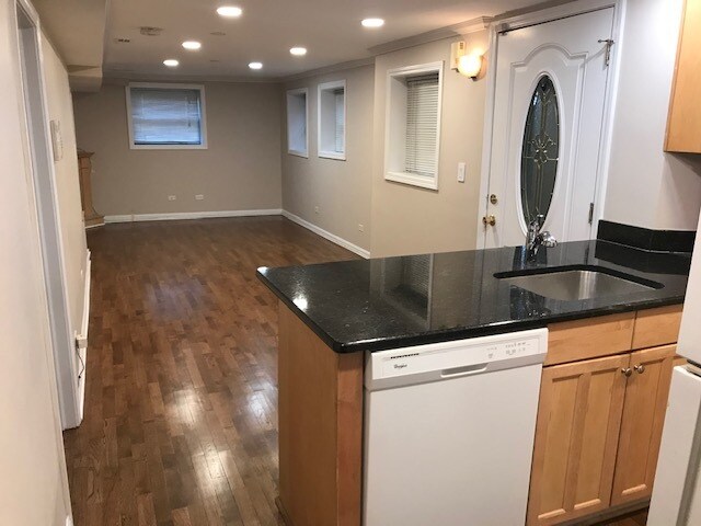 Foto principal - 3654 N Marshfield Ave
