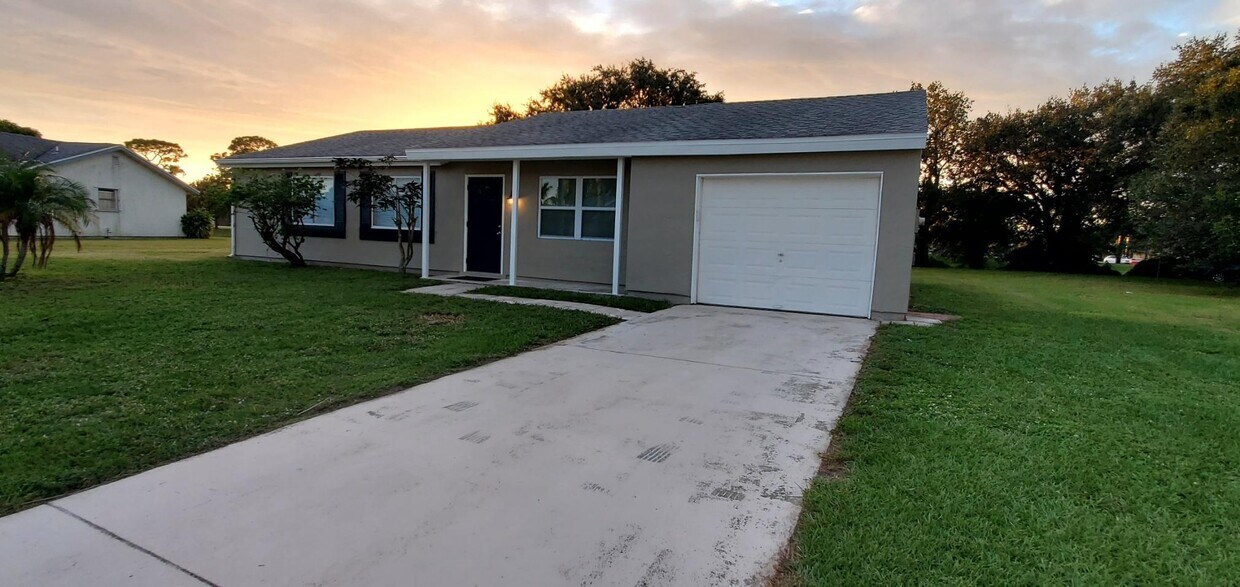 1418 SE Marisol Ln, Port Saint Lucie, FL 34953 House Rental in Port Saint Lucie, FL