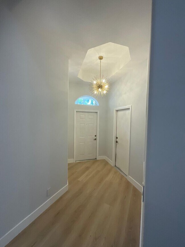 Foto del edificio - Luxury-Style 3BR Home in Prime West Palm Beach Location