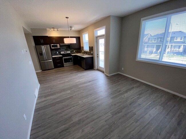 Building Photo - 355 Redstone Walk NE