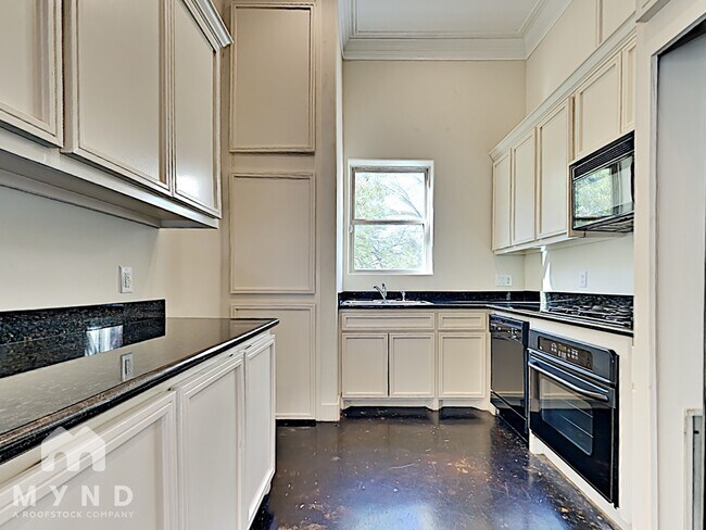 Foto del edificio - 5801 Winsome Ln Apt 205