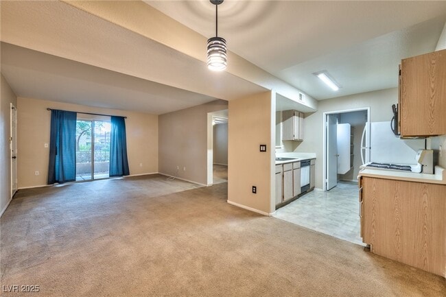 Building Photo - 7885 W Flamingo Rd