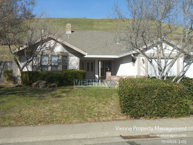 Building Photo - Cute 3 Bedroom Home with Spacious Backyard