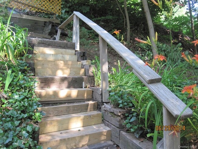 Building Photo - 909 US-9W