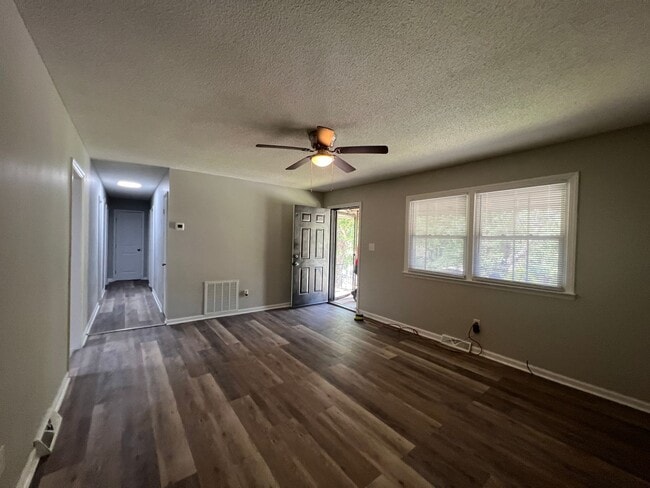 Building Photo - 610 Belfast Dr