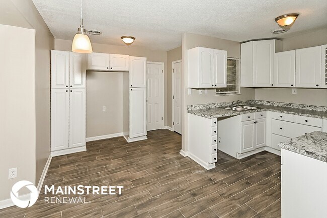 Building Photo - 886 Valley Springs Dr