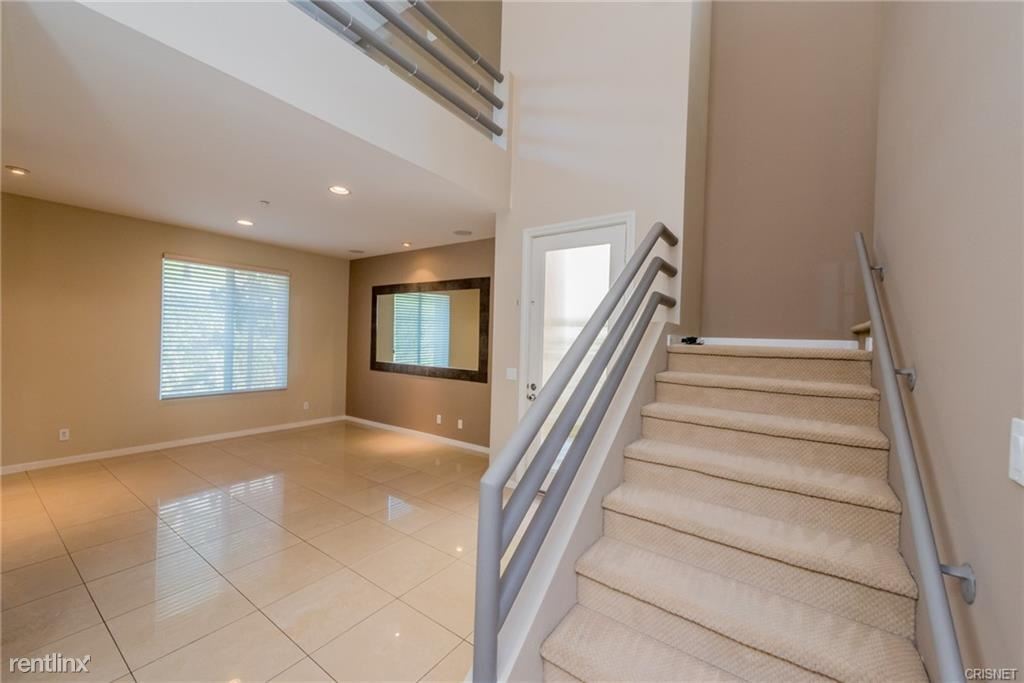 4 br, 3 bath Condo 5635 Como Cir 3 Condo for Rent in Los Angeles