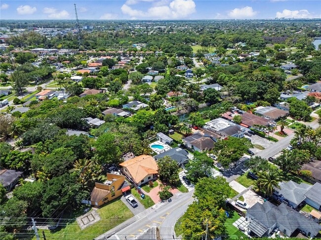 Foto del edificio - 6714 N Waterway Dr