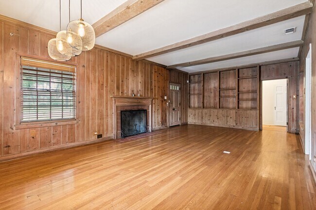 Building Photo - CHARMING ALAMO HEIGHTS COTTAGE