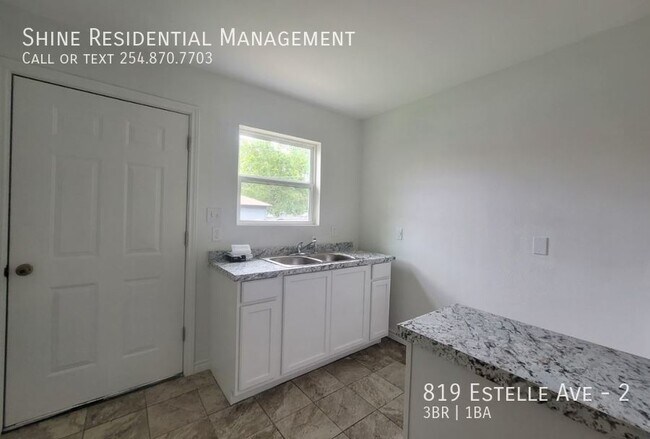 Foto del edificio - 819 Estelle Ave