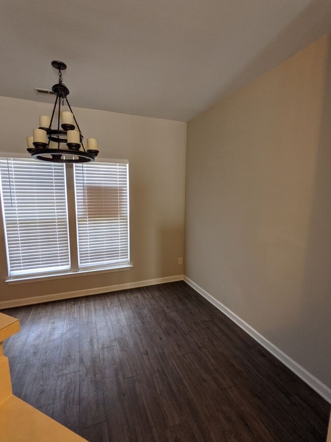 Building Photo - TOWNHOME IN SOUTHWEST MECKLENBURG/2 BR 2.5 BATH