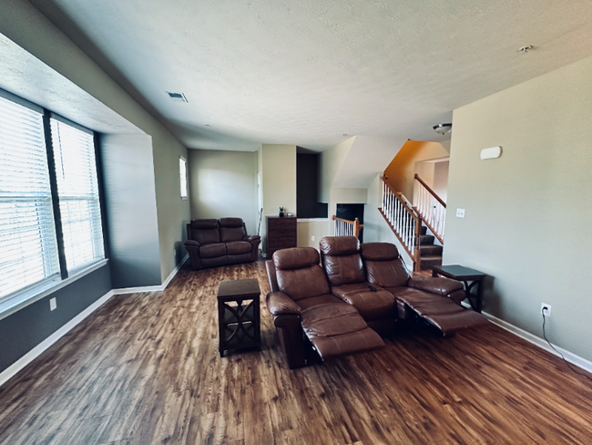 Building Photo - 117 Maple Ridge Ct