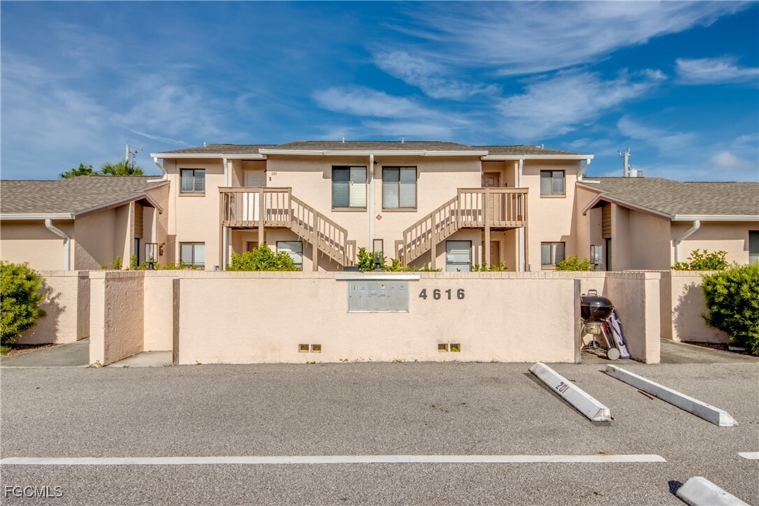 Foto principal - 4616 SE 6th Ave