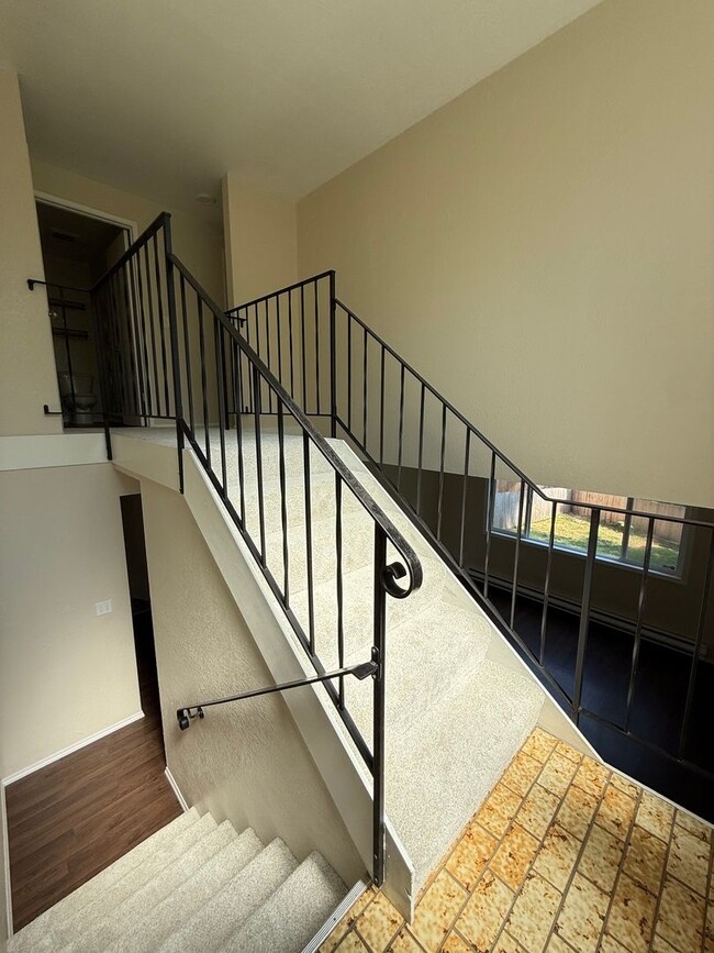 Foto del edificio - 8721 Shadow Wood Dr