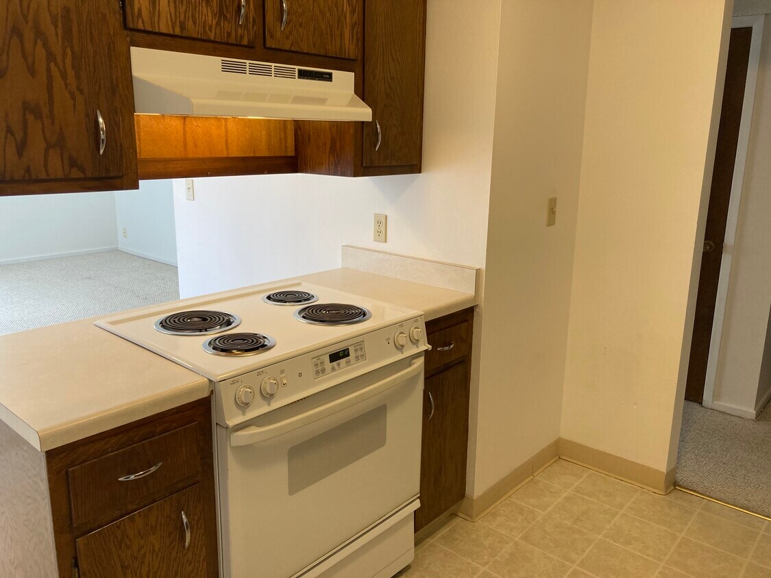Updated kitchen - 2018 NW Hickory Ln