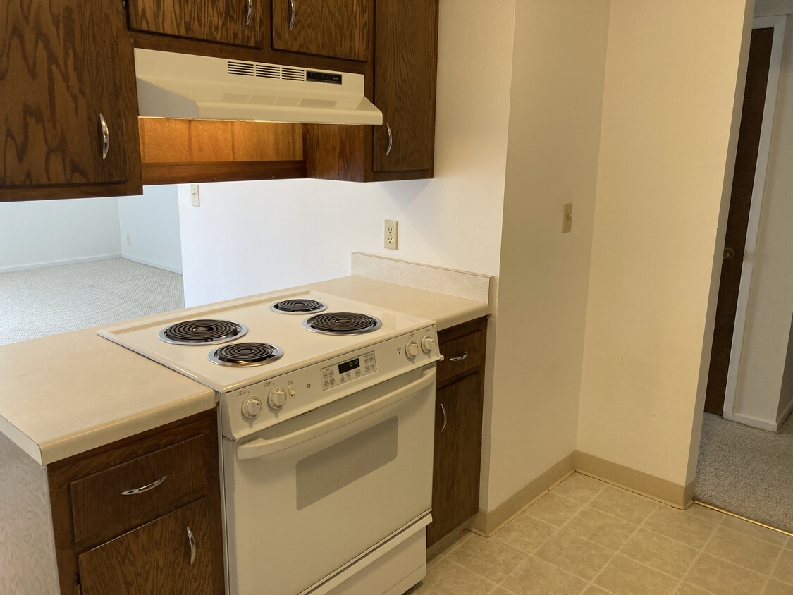 Updated kitchen - 2018 NW Hickory Ln