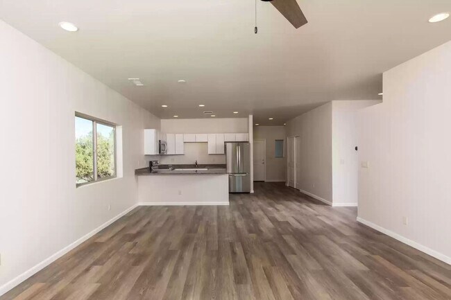Foto del edificio - Unfurnished, 1-Year Long-Term Rental
