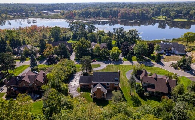 Foto del edificio - 3250 Chestnut Run Dr