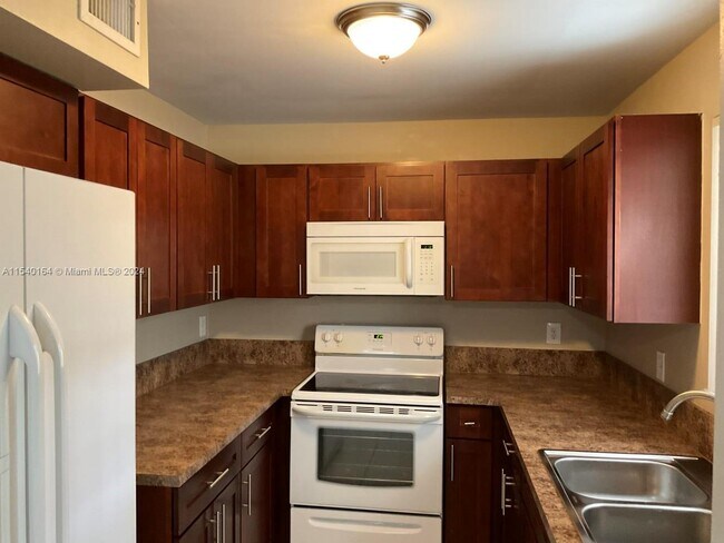 Building Photo - 4929 SW 123rd Terrace