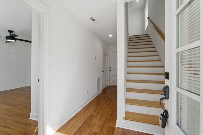 Building Photo - 203 Oceola Ave