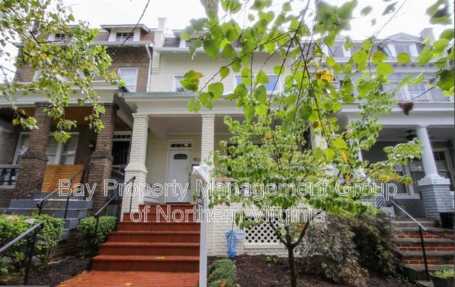 Building Photo - 902 Emerson St NW