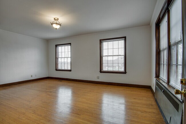 Living Room - 2003 Convent Pl