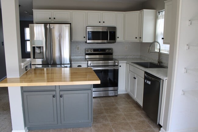 Building Photo - 510 Fisher Dr