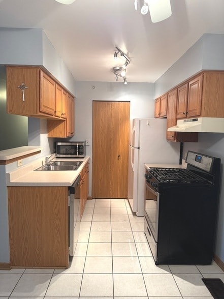 Foto del edificio - 727 Elm Ln