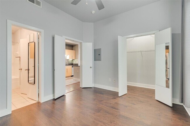Foto del edificio - 4605 Cedar Springs Rd