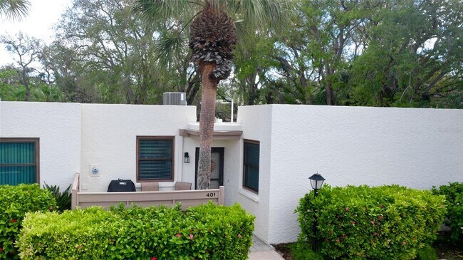 Building Photo - 401 Palm Tree Dr