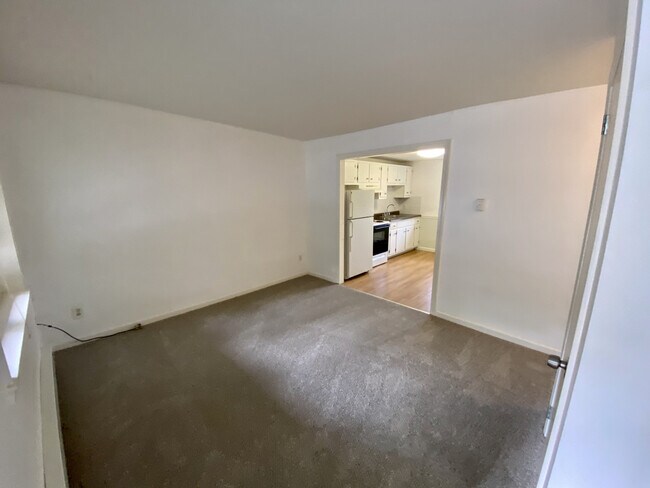 Building Photo - 21 Old Grove