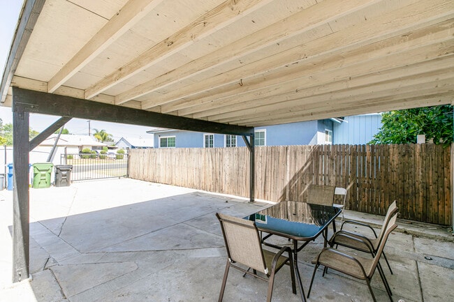Building Photo - 10432 Langdon Ave