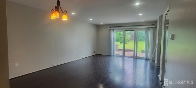 Building Photo - 101 Pear Tree Ln