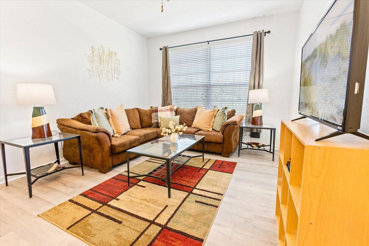 Foto principal - 2304 Silver Palm Dr