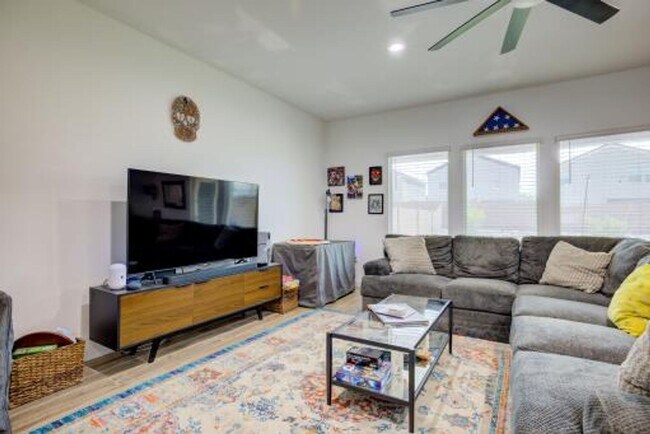 Foto del edificio - 4 Bedroom 2.5 Bathroom