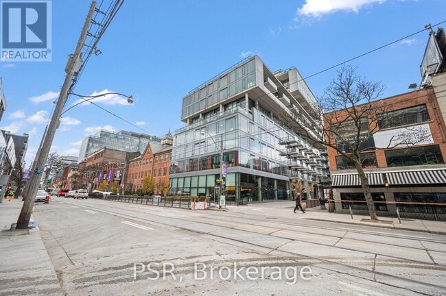 Photo du bâtiment - 560-560 King St W