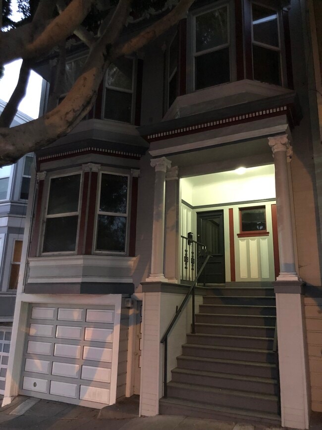 Building Photo - 1308 Dolores St