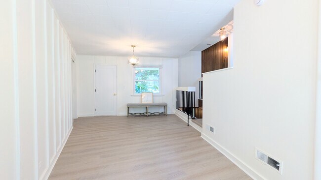 Foto del edificio - 2030 Crestwood Ln