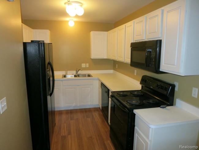 Building Photo - 23291 Cornerstone Village Dr
