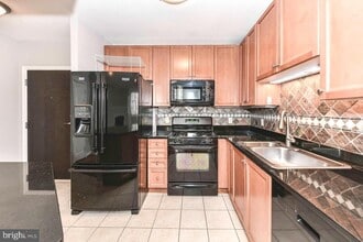 Building Photo - 851 N Glebe Rd