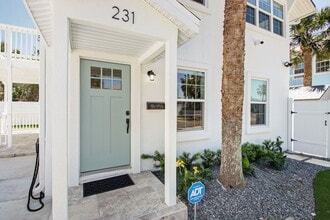 Building Photo - 231 Oleander St