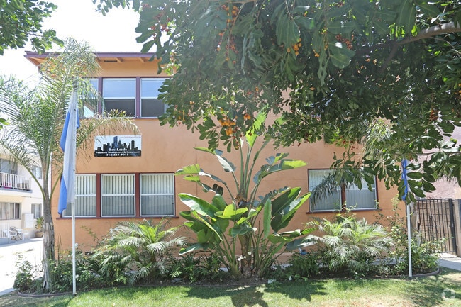 Foto del edificio - 9128 National Blvd