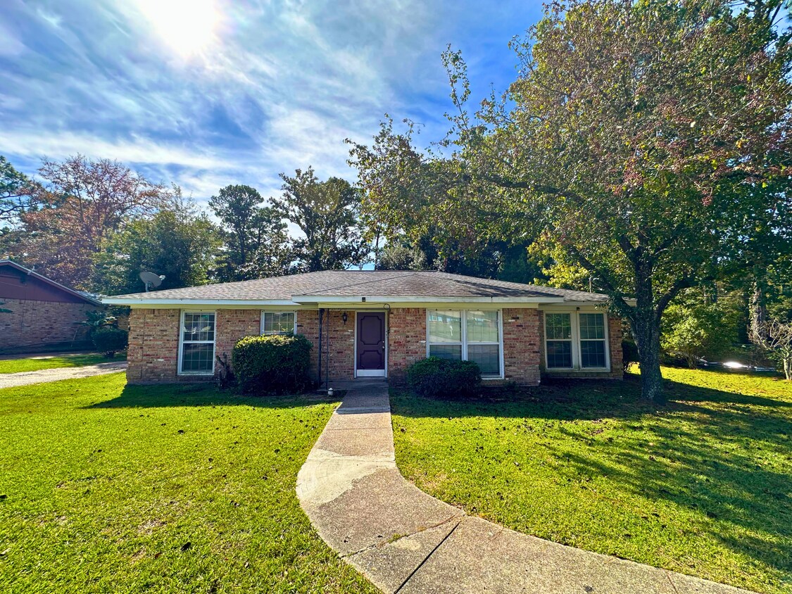 Primary Photo - 110 Windsor Dr