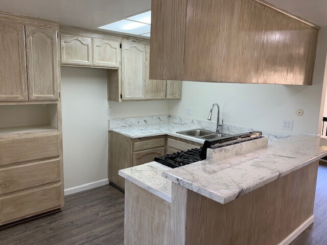 Foto principal - 13722 Red Hill Ave