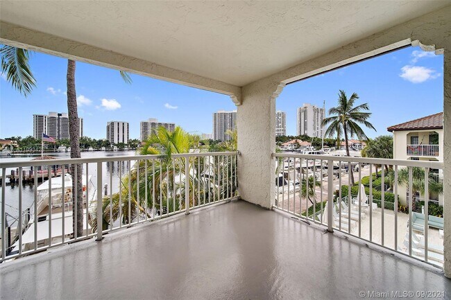 Foto del edificio - 3605 NE 207th St