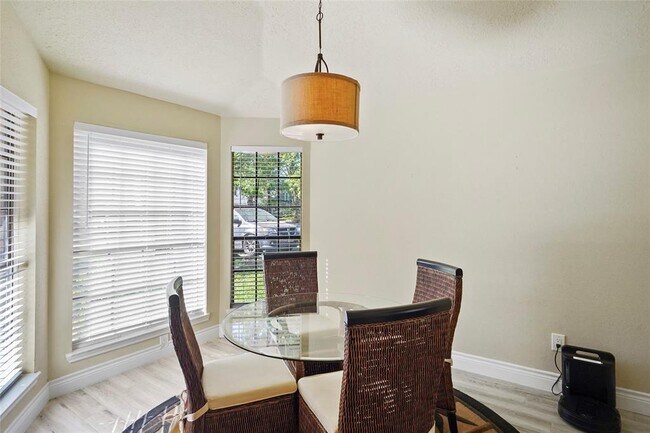 Foto del edificio - 2911 Parkwood Manor Dr