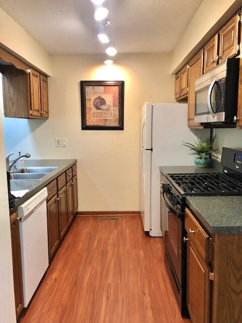 Foto del edificio - 1929 S Ridge Dr