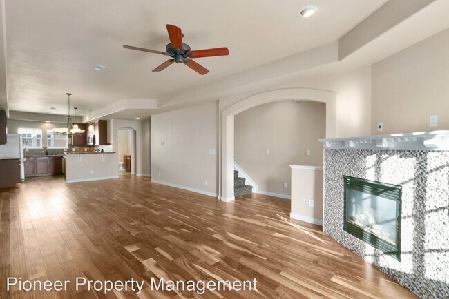 Building Photo - 2 br, 2.5 bath House - 309 Quebec St #2